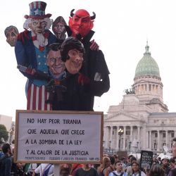 La marcha a favor de los jubilados: consignas por Pablo Grillo y críticas al acuerdo con el FMI. Con carteles improvisados, a los reclamos por la situación de los jubilados se sumó este miércoles el cuestionamiento al acuerdo con el FMI. Sin embargo, por lejos, lo que más se registró la consternación por el estado del fotógrafo herido de gravedad la semana pasada. | Foto:Juan Obregon
