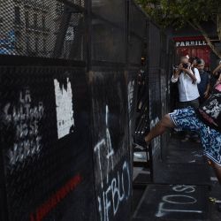 La marcha a favor de los jubilados: consignas por Pablo Grillo y críticas al acuerdo con el FMI. Con carteles improvisados, a los reclamos por la situación de los jubilados se sumó este miércoles el cuestionamiento al acuerdo con el FMI. Sin embargo, por lejos, lo que más se registró la consternación por el estado del fotógrafo herido de gravedad la semana pasada. | Foto:Pablo Cuarterolo