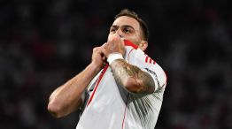 González Pírez festeja su tempranero gol ante Ciudad de Bolívar por la Copa Argentina.