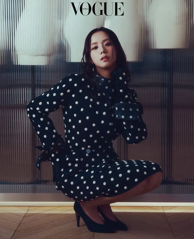 Jisoo representando a los 7 directores creativos de Dior para Vogue