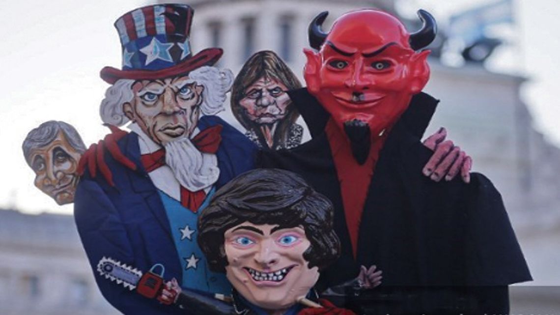 Uncle Sam, Pato, the Devil and Javier.