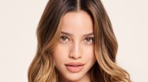 Emilia Mernes dio cátedra de los mejores looks con el jean como prenda clave