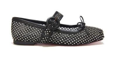 Las flats de malla y rejlla dicen presente en el street style de Europa y Estados Unidos, demostrando como se reversionó la tendencia del 2024.