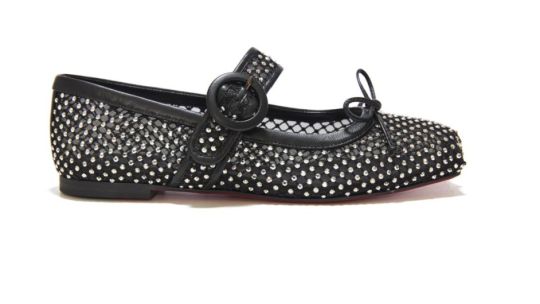 De rejillas y con transparencias: así es el zapato que será furor en el verano 2026