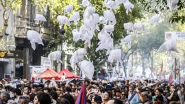 Según una encuesta, el 66,3 % piensa que la democracia es el sistema "preferible": la opinión sobre la dictadura