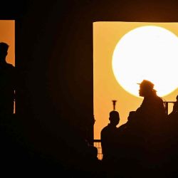 El sol se pone antes del partido de clasificación para la Copa Mundial de la FIFA 2026 entre China y Australia, Zhejiang. Foto de Hector RETAMAL / AFP | Foto:AFP