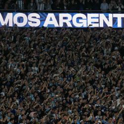 Hinchada de Argentina durante el Partido con Brasil por las eliminatorias de la Copa Mundial FIFA 2026. Foto por JUAN MABROMATA / AFP | Foto:AFP