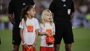 Dionisio, el hijo de Flavio Mendoza, entró con los jugadores de la Selección