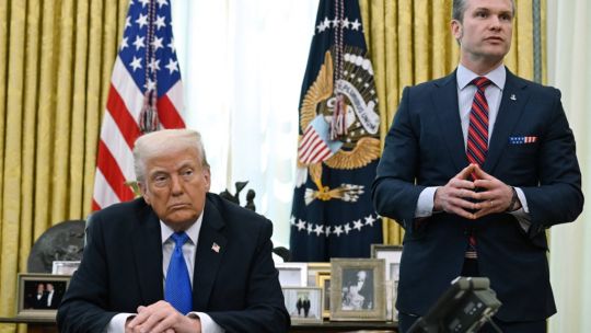 Donald Trump y Peter Hegseth