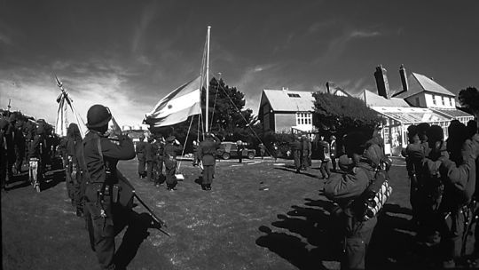 Cicatrices de la rendición argentina en Malvinas