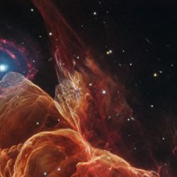 La nueva captura de Webb muestra con precisión milimétrica los filamentos, arcos y nubes ionizadas que conforman este espectacular objeto celeste