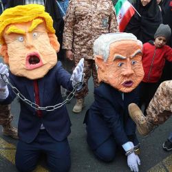 Iraníes exhiben efigies del presidente estadounidense y del primer ministro israelí durante una manifestación en conmemoración del Día de Al-Quds (Jerusalén). Foto de AFP | Foto:AFP