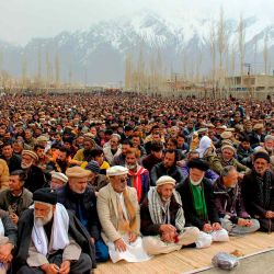 Musulmanes pakistaníes ofrecen oraciones del mediodía el último viernes del Ramadán. Foto de MANZOOR BALTI / AFP | Foto:AFP