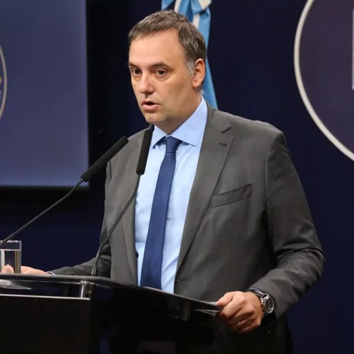 Argentina to scrap mobile phone import tariffs, cut tech taxes