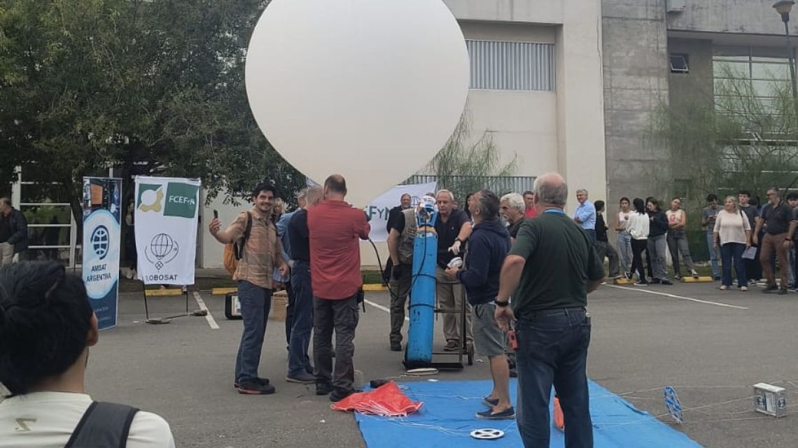 La UNC y AMSAT lanzaron globos a la estratósfera con tecnología aeroespacial