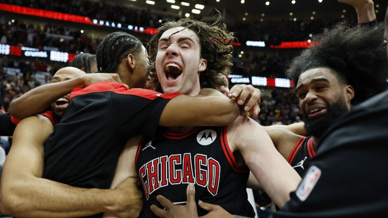 Josh Giddey desata la locura con un triple desde mitad de cancha para una remontada épica de los Bulls