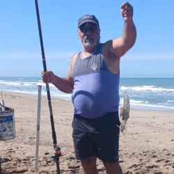 A juzgar por los resultados de pesca deportiva en el mar, y pese a la etapa de transición que siempre dificulta la faena, la noticia es que cuando las condiciones del tiempo lo permiten y el mar está “pescable”, pueden hacerse muy buenas capturas.