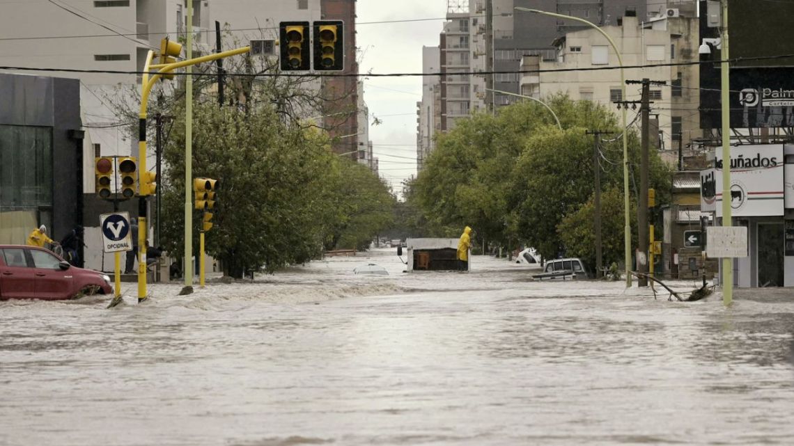 el-gobierno-creo-un-fondo-para-otorgar-subsidios-a-los-damnificados-por-el-temporal-en-bahia-blanca-