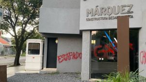 Márquez y Asociados, pintadas