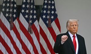 20250402 Donald Trump dio un discurso sobre aranceles recíprocos durante un evento en el Jardín de las Rosas titulado "Hagamos que Estados Unidos vuelva a ser rico" en la Casa Blanca