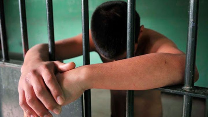 La edad de imputabilidad es el límite inferior a partir del cual los adolescentes pueden ser juzgados e ir a la cárcel.