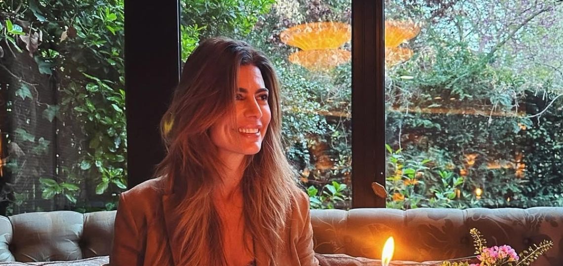 Juliana Awada con campera de gamuza y top de encaje celebró sus 51 en París