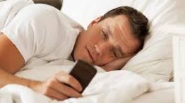 Muchas personas, lo primero que hacen al despertar es desbloquear el celular.