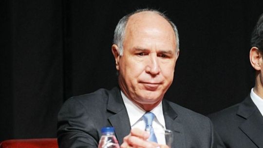 Escracharon a Ricardo Lorenzetti en la UBA al grito de "la tierra no se vende"