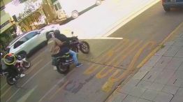 4 motochorros le robaron a una pareja de jubilados