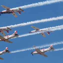 Imagen de un vuelo acrobático del equipo de acrobacias aéreas croata Wings of the Storm, en Zemunik, Croacia. | Foto:Xinhua/Sime Zelic/PIXSELL