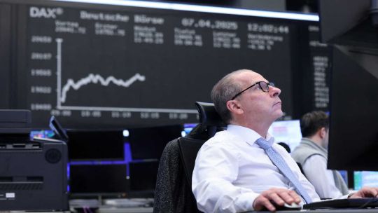 Caen las bolsas europeas y asiáticas por la preocupación que genera la economía norteamericana