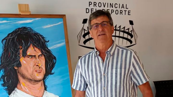 Mario Kempes, leyenda del fútbol argentino.