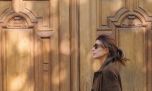 Juliana Awada demuestra como llevar gamuza de una forma juvenil