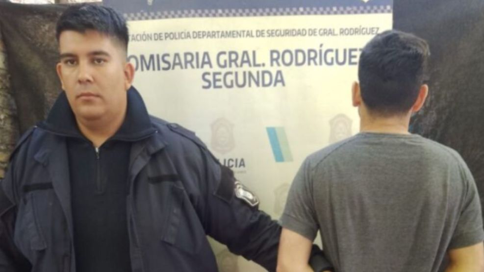 Un policía de la Ciudad fue detenido por abusar de un menor y difundir las imágenes por internet