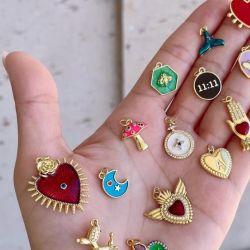 Charms: 5 ideas novedosas para sumar a tus looks el accesorio del momento
