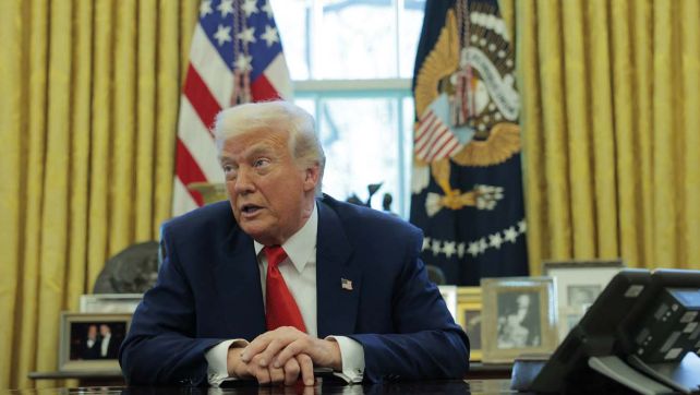 Donald Trump en su despacho20250410