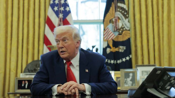 Donald Trump en su despacho.