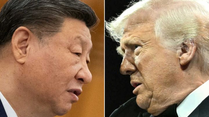 La cobertura informativa muestra al exsecretario del Tesoro de EE. UU. en una pantalla gigante afuera de un centro comercial en Pekín el 11 de abril de 2025, durante la cobertura de los aranceles estadounidenses. China criticó duramente los aranceles del presidente estadounidense Donald Trump el 11 de abril, calificándolos de "juego de números" que "se convertirán en una broma", mientras Pekín elevaba los gravámenes recíprocos a las importaciones estadounidenses al 125 % y afirmaba que no iría más allá.