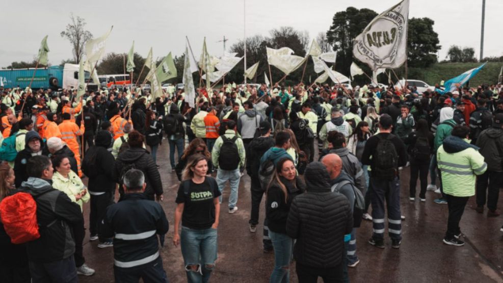  Trabajadores de peajes realizan una protesta y denuncian que hay 500 puestos de trabajo en peligro
