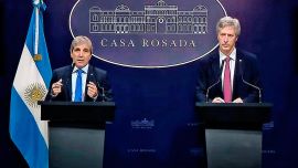 Créditos en dólares a familias: el Gobierno sondea un debate tabú y mira las condiciones financieras