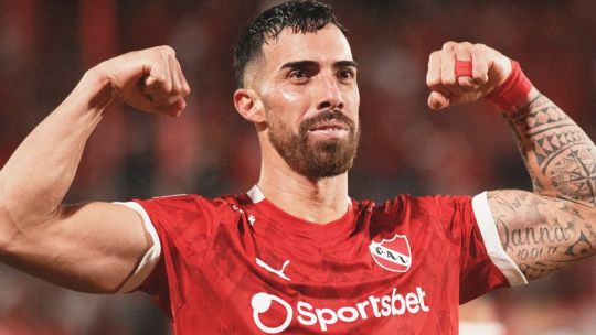 Gabriel Ávalos festejando el triunfo del Rojo.