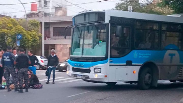 La joven sufrió lesiones tras un siniestro vial en barrio Cofico.