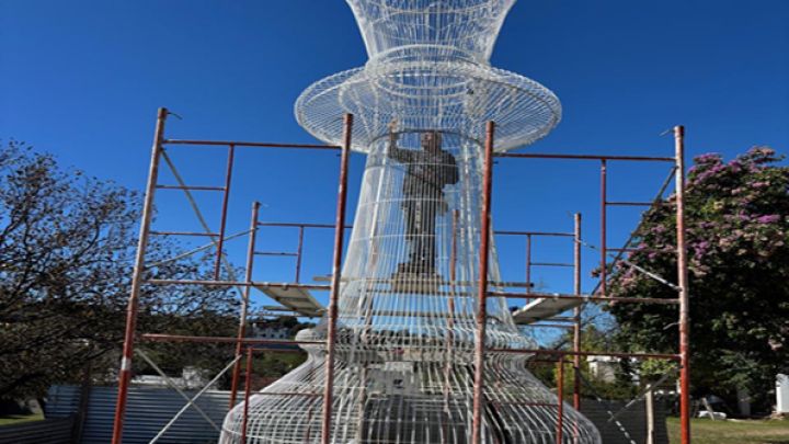 La dama más alta del mundo en construcción, tendrá 7,60m de altura.