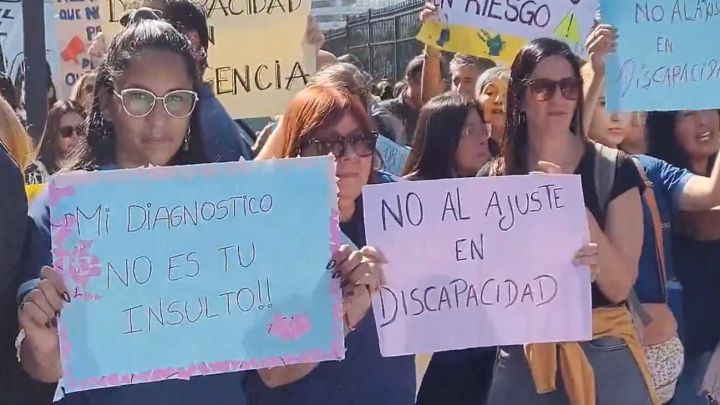 Protesta de discapacitados frente a Casa Rosada.