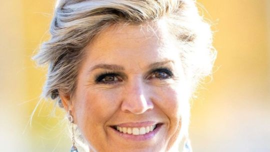 Máxima de Países Bajos vuelve a reciclar un vestido de flores enseñando elegancia y simpleza