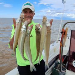 La corriente y la calma del viento concentraron los peces en la proa, donde se registraron la mayoría de las capturas. 