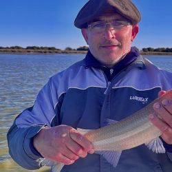 Semana de buen pique, con una variada que aún no afloja y un pejerrey que está en constante ascenso, tanto en lagunas como en la playa. 