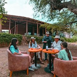 A 100 km de la capital provincial, el Valle del Cóndor sorprende con propuestas gastronómicas que se complementan con navegación en kayak, mountain bike, trekking y hasta bajadas de rafting.