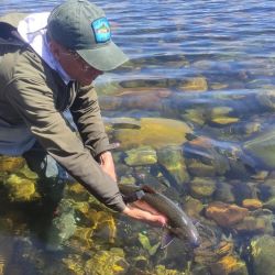 Las acciones incluyen contacto con medios, recorridas, entrevistas y promoción audiovisual del turismo vinculado a la pesca. Participan funcionarios, comunas y municipios cordilleranos. El evento marca un paso más en la profesionalización del calendario turístico de la provincia.