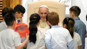 220425_papa_francisco_niños_infancias_cedoc_g